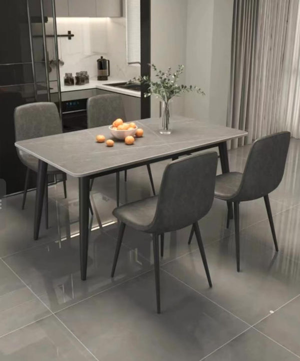 TABLE À MANGER AVEC 4 CHAISES