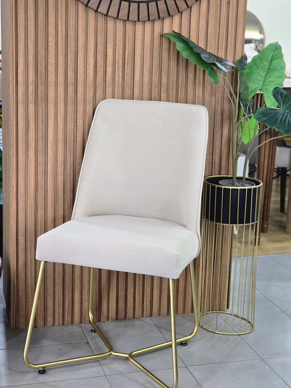CHAISE BENDiS PIEDS EN METAL