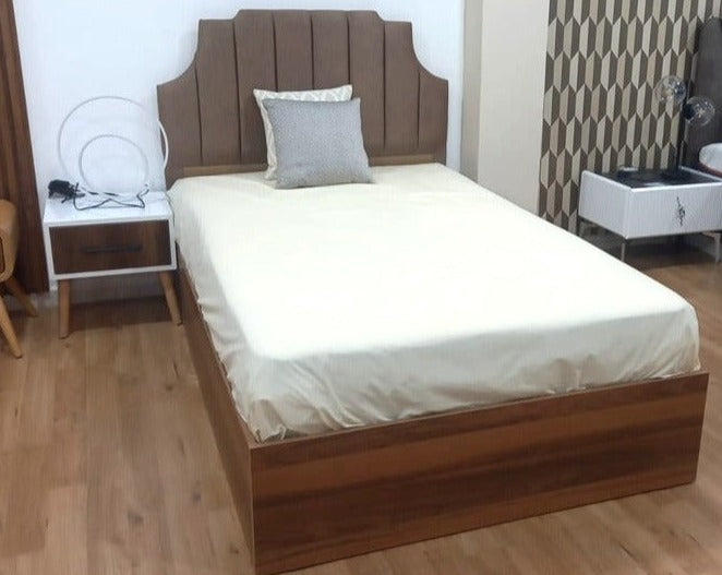 Lit DOLCE tête de lit tapissé avec cadre en bois + sommier